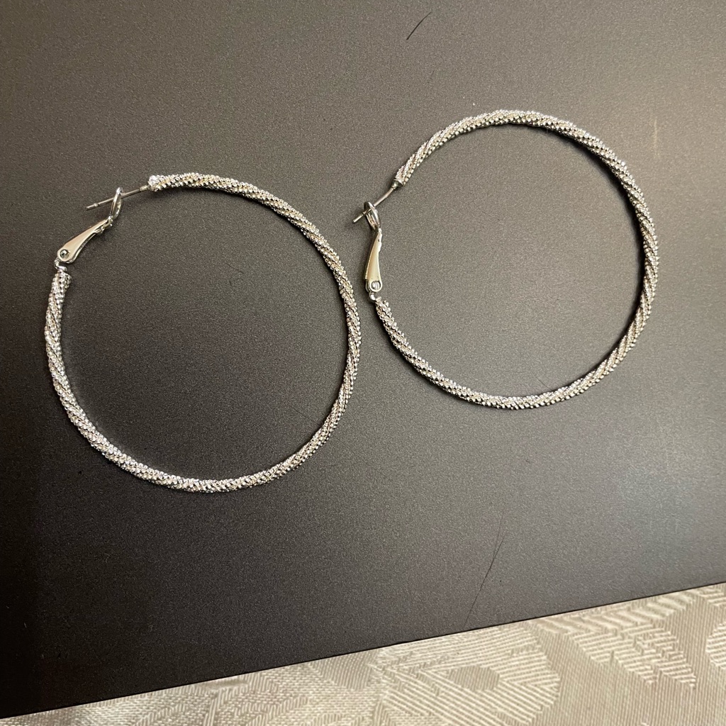 Preowned Woman Silver Hoop Earrings